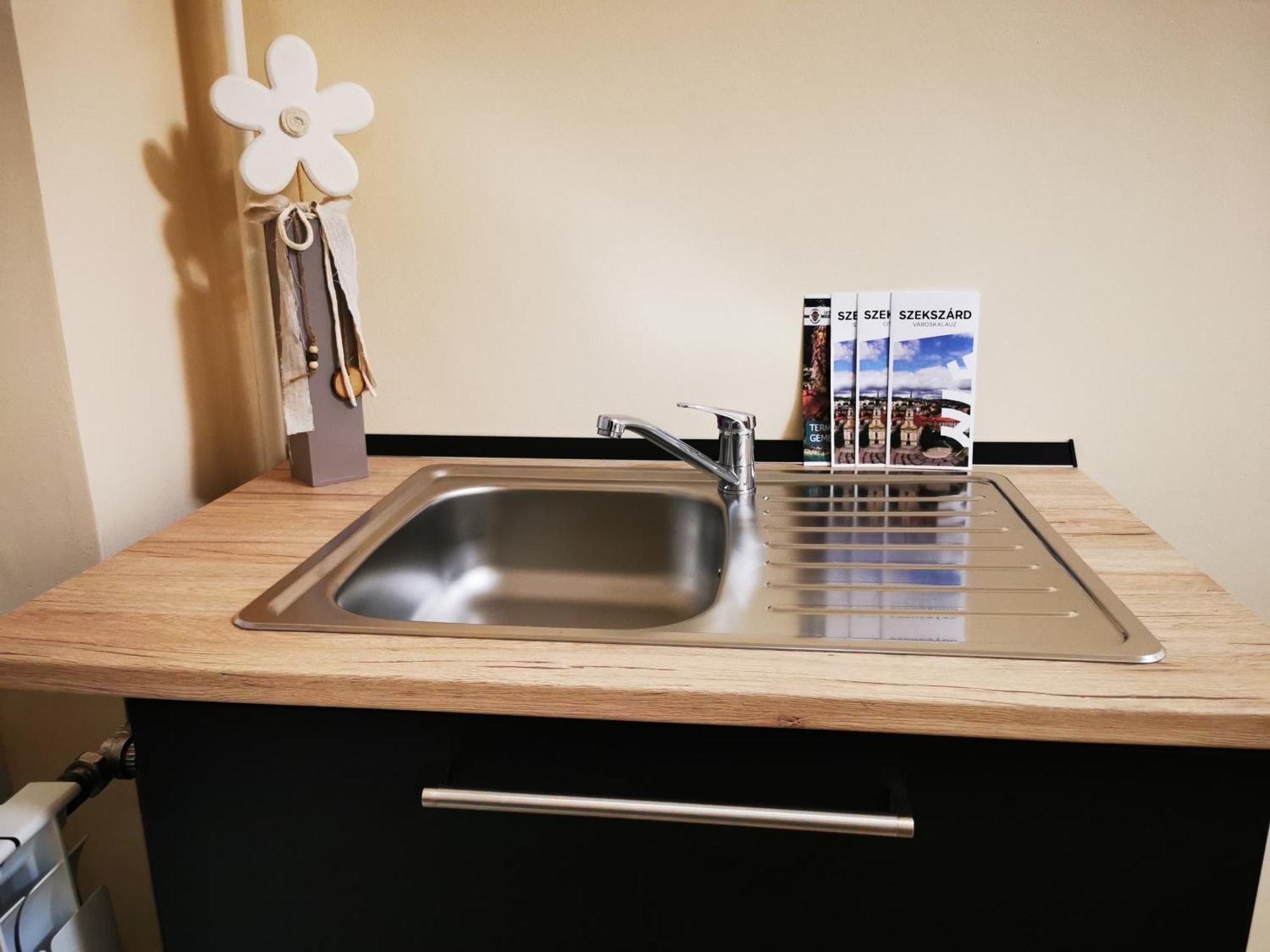 Central Park Apartman Szekszárd Екстериор снимка