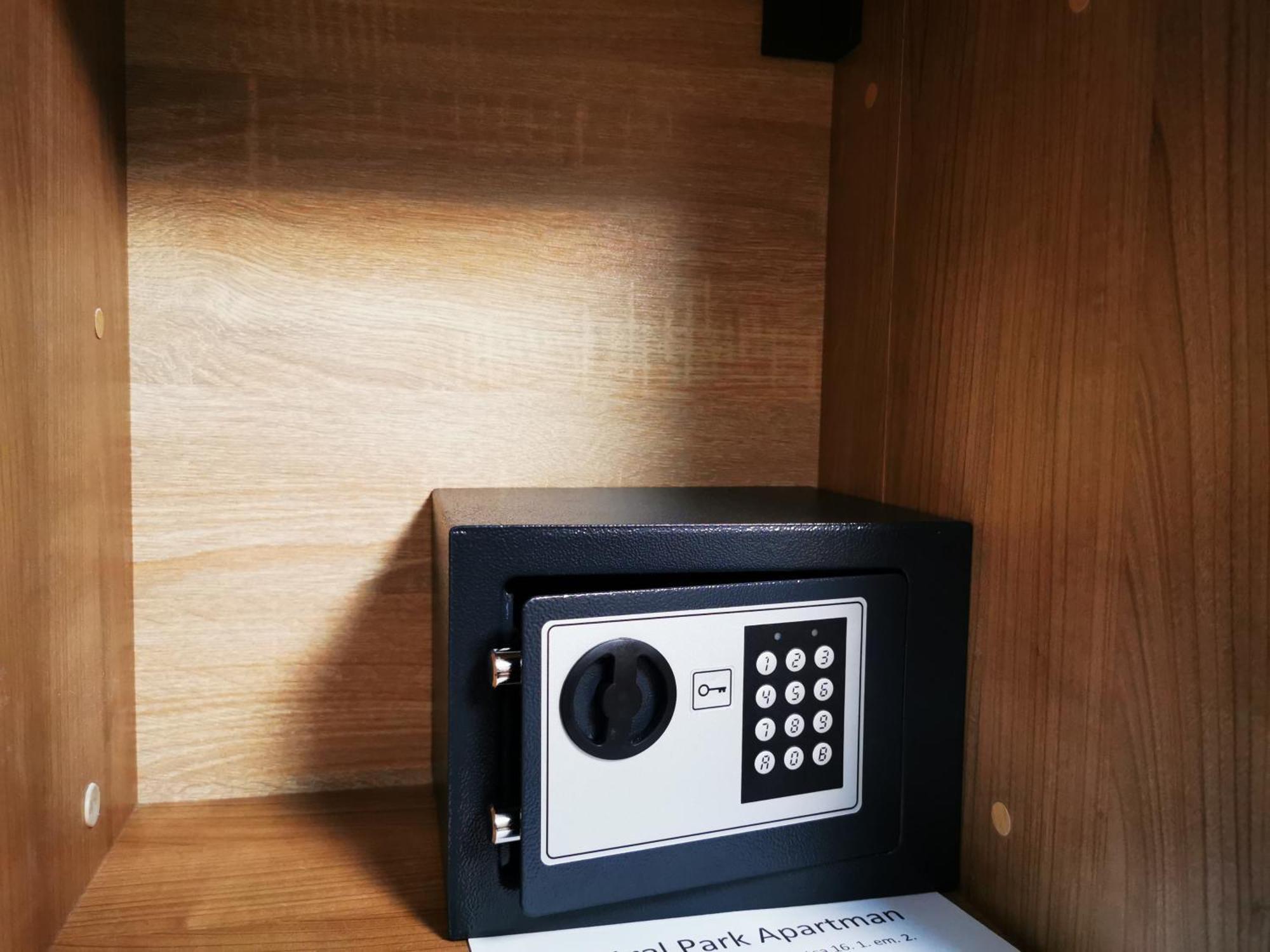 Central Park Apartman Szekszárd Екстериор снимка
