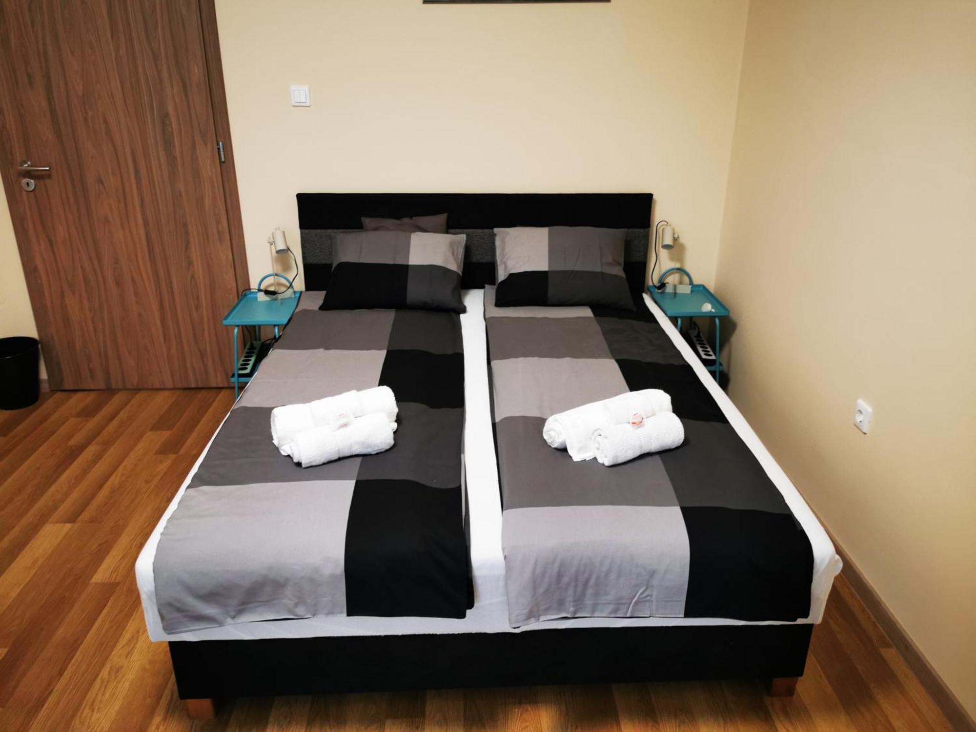 Central Park Apartman Szekszárd Екстериор снимка