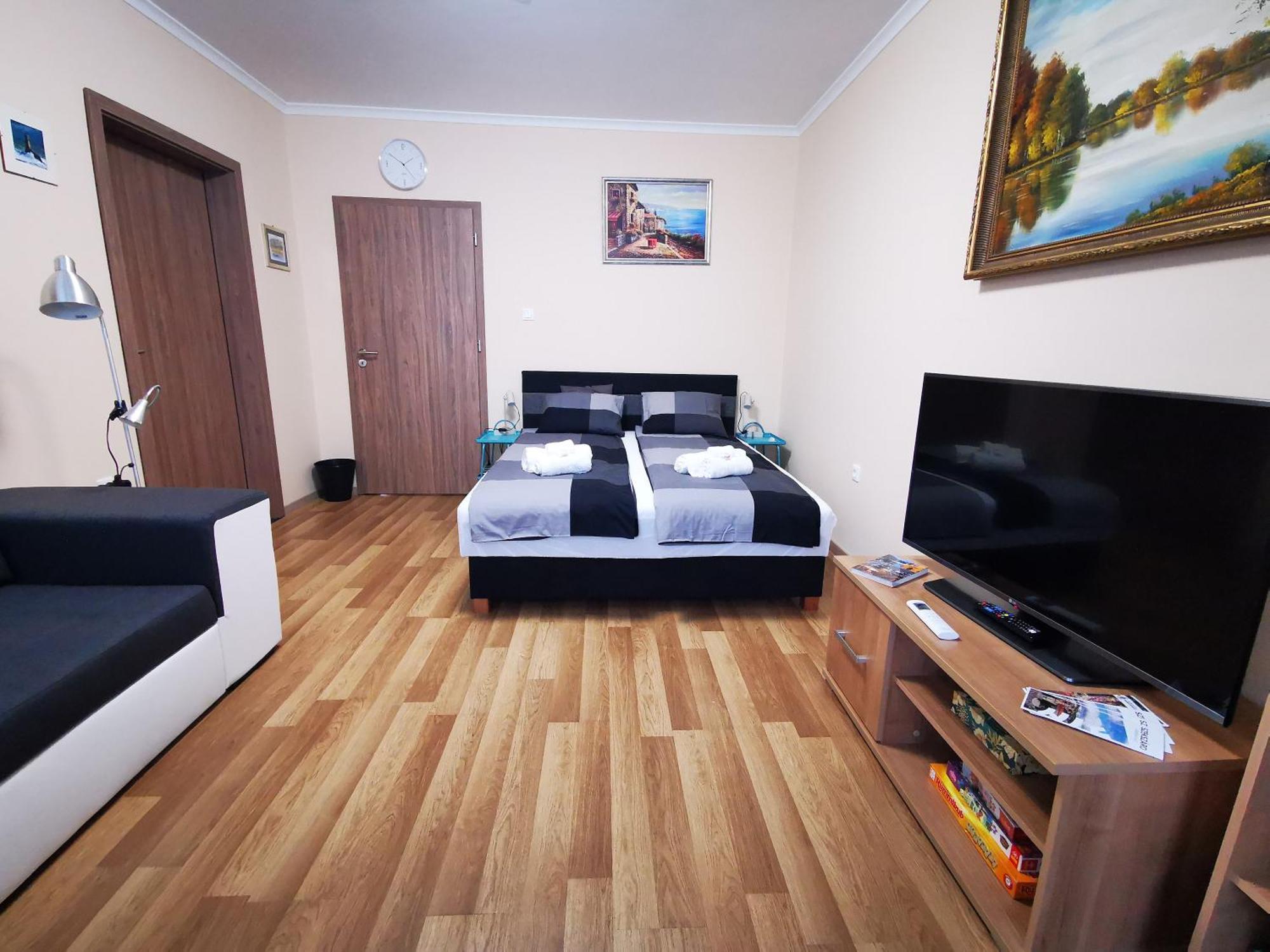 Central Park Apartman Szekszárd Екстериор снимка